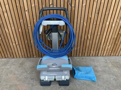 Zwembadrobot Maytronics Dolphin Zenit 20 – kavel bij Hammertime
