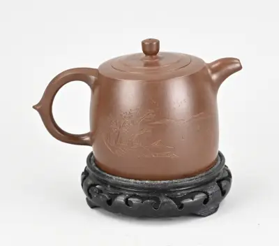 Yixing theepot op console – kavel bij Twents Veilinghuis