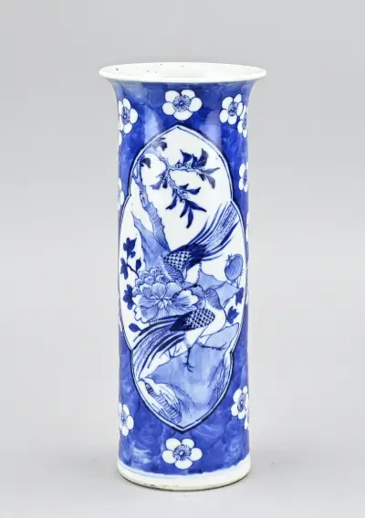 Chinese vaas, H 26 cm – kavel bij Twents Veilinghuis