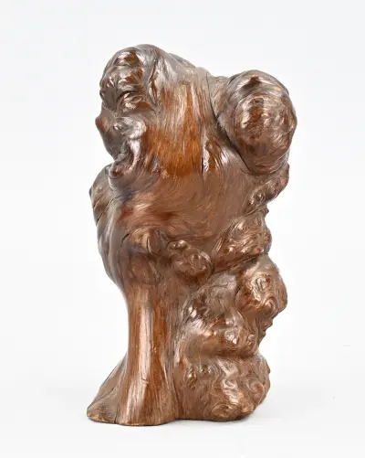 Chinese hardhouten sculptuur, H 23,5 cm – kavel bij Twents Veilinghuis