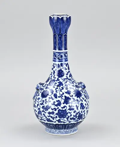 Chinese knobbelvaas, H 26 cm – kavel bij Twents Veilinghuis