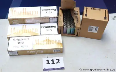 4 sloeven sigaretten MARLBORO vv 100 aanstekers – kavel bij Appelboom