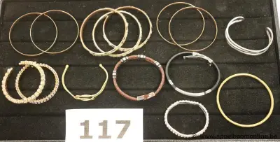 12 diverse armbanden – kavel bij Appelboom