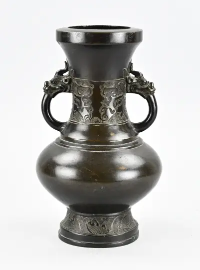 Chinese bronzen vaas, H 27 cm – kavel bij Twents Veilinghuis