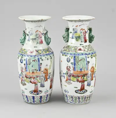 2x Chin. Familie Rose vaas, H 24,3 cm – kavel bij Twents Veilinghuis