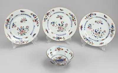 Lot Chinees porselein (3x bord + kom) – kavel bij Twents Veilinghuis