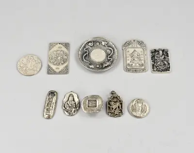 Chinese wit-metalen amuletten/penningen – kavel bij Twents Veilinghuis