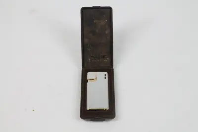 Vintage Monthy Briquet Quartsz aansteker – kavel bij De Kringwinkel, Brecht