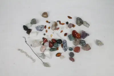 Lot kristallen en mineralen – kavel bij De Kringwinkel, Brecht