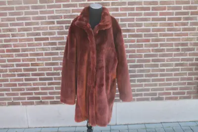 Fur coat: River Woods – kavel bij De Kringwinkel, Brecht