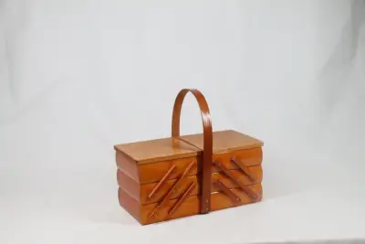 Houten naaidoos – kavel bij De Kringwinkel, Brecht