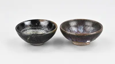 2x Sung schaal (Sang de boeuf) – kavel bij Twents Veilinghuis