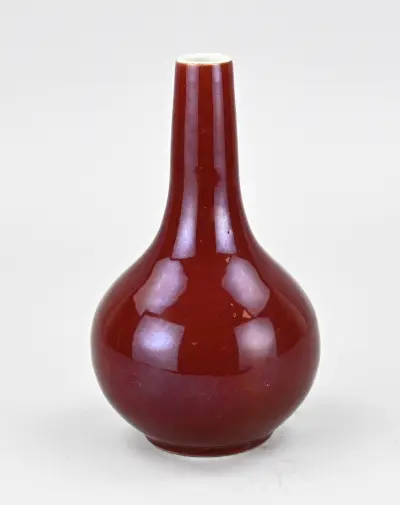 Chinese vaas, H 18,5 cm – kavel bij Twents Veilinghuis