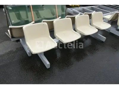 2 rekken met 4 wachtstoelen – kavel bij Auctelia, Merelbeke-Melle