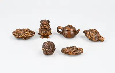 6x Chinese minitatuur van hout – kavel bij Twents Veilinghuis
