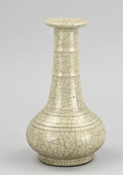 Celadon pijpvaas, H 21,3 cm – kavel bij Twents Veilinghuis