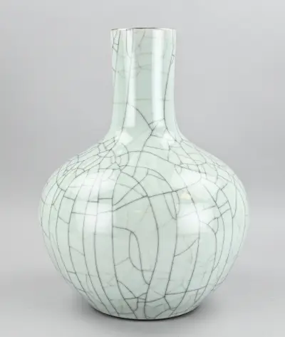 Grote celadon vaas, H 44 cm – kavel bij Twents Veilinghuis