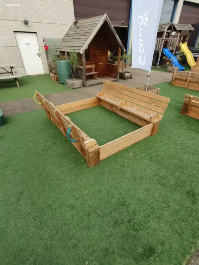 Zandbak Snuggly Sandhill – kavel bij Auctim, Grobbendonk