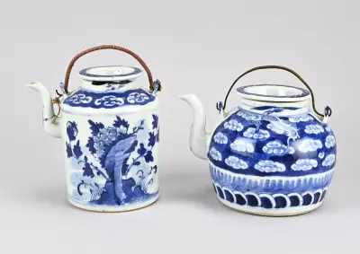 2x Chinese schenkkan, 13 - 15 cm – kavel bij Twents Veilinghuis