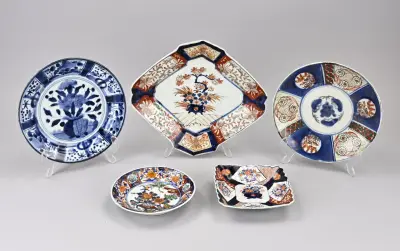 5x Japans Imari bord Ø 14,5 - 28,5 cm – kavel bij Twents Veilinghuis