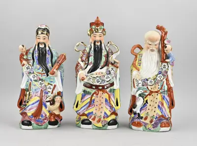 3x Chinese godheid, H 41 - 46 cm – kavel bij Twents Veilinghuis