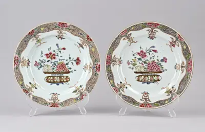 2x Familie Rose bord Ø 23 cm – kavel bij Twents Veilinghuis