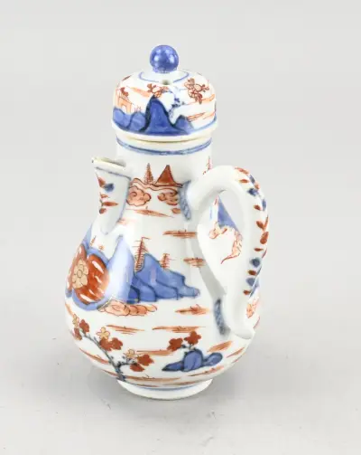 Chinese Imari schenkkan, H 16 cm – kavel bij Twents Veilinghuis