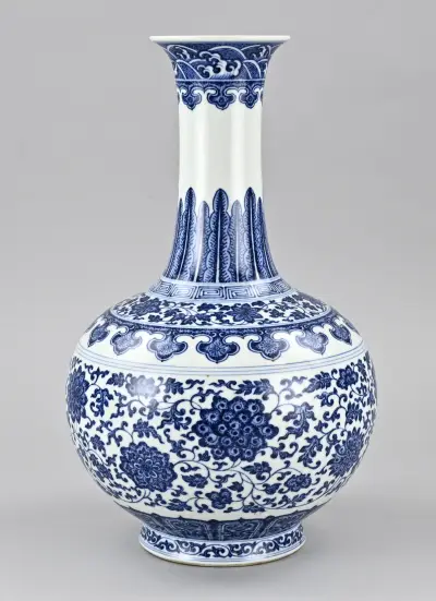 Chinese vaas, H 38,6 cm – kavel bij Twents Veilinghuis