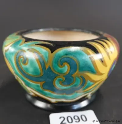 Plateelbakkerij Ivora uit Gouda art-deco pot, gemaakt in de periode rond 1920–1930 – kavel bij ProVeiling
