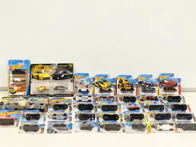 Hot wheels lot van 35 auto's in verpakking – kavel bij De Kringwinkel, Antwerpen