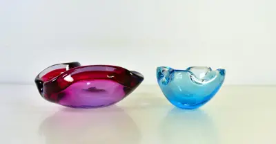 Set van 2 glazen asbakken in Murano-stijl – kavel bij De Kringwinkel, Turnhout