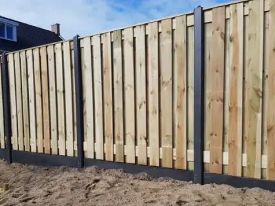 Tuinschutting met betonpalen 37,5m – kavel bij XL Auctions
