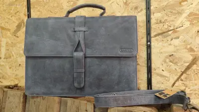 leder tas – kavel bij Auctim, Balen