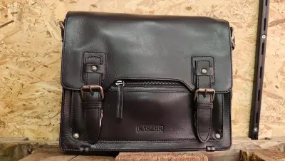 (7x) leder tas – kavel bij Auctim, Balen