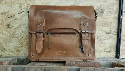 leder tas – kavel bij Auctim, Balen