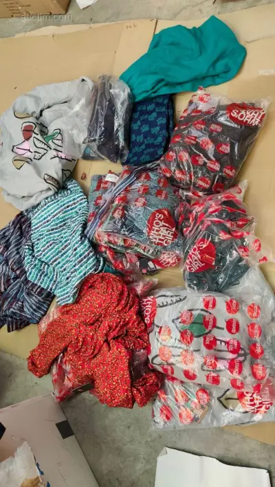 (26x) partij kleding – kavel bij Auctim, Balen