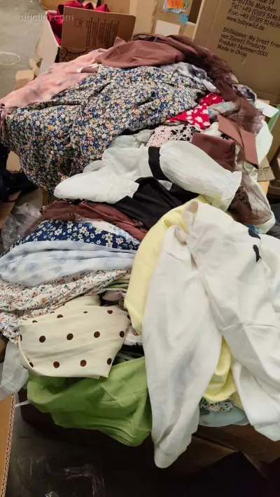 (110x) partij kleding – kavel bij Auctim, Balen