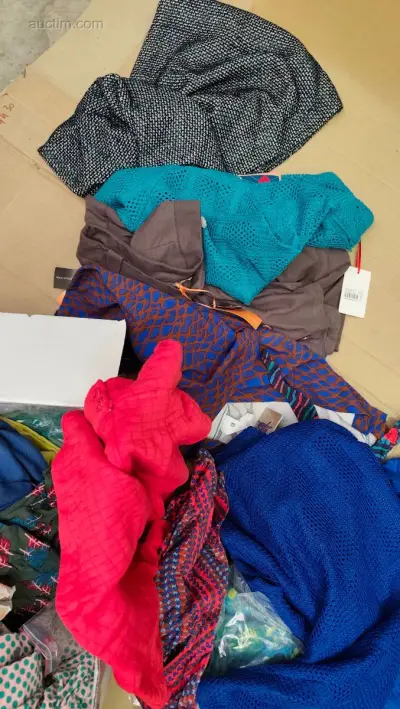(36x) partij kleding – kavel bij Auctim, Balen