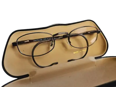 Luxottica | Authentieke Bril met Krulveren en Origineel Etui – kavel bij XL Auctions