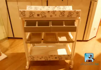 Table à langer sur roulettes avec baignoire – kavel bij Clicpublic