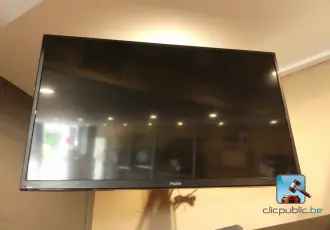 Téléviseur avec support mural – kavel bij Clicpublic