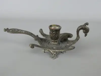Metalen kandelaar met handvat, Made in Italy – kavel bij De Kringwinkel, Diest