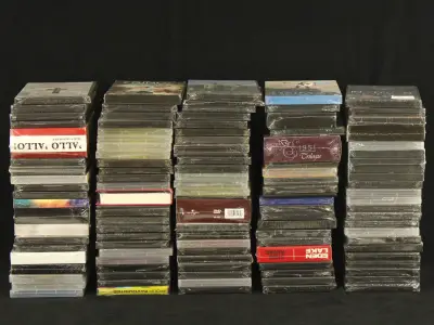 Groot lot van verzegelde dvd's en multimedia – kavel bij De Kringwinkel, Antwerpen