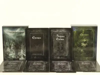 Shadows of Esteren RPG - Luxe Kickstarter set met Fearil en travels box – kavel bij De Kringwinkel, Antwerpen
