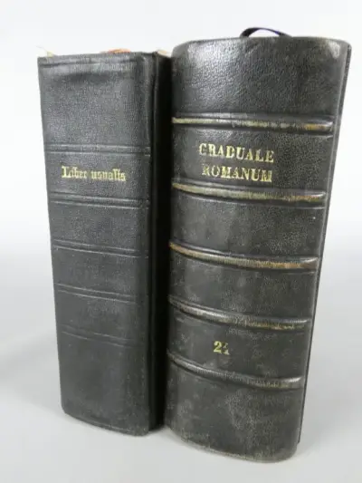 Set oude religieuze boeken Liber Usualis en Graduale Romanum – kavel bij De Kringwinkel, Diest