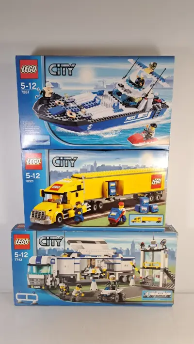 Lot van 3 LEGO City sets met originele dozen en bouwinstructies – 7287, 3221 & 7743 – kavel bij De Kringwinkel, Turnhout
