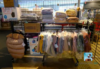 Lot de vêtements et d'accessoires pour bébé – kavel bij Clicpublic