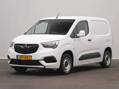 Opel Combo 102pk Closed van L1H1 Airco Navi Carplay Cruise Parkeersensoren Euro6 L1 Compact – kavel bij BAS World Auctions, Veghel