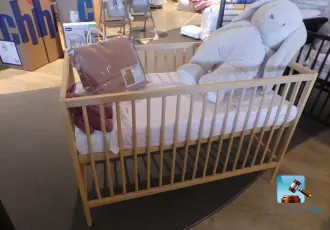 Lit pour bébé avec contenu – kavel bij Clicpublic
