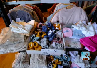 Lot de vêtements et chaussons pour bébé – kavel bij Clicpublic